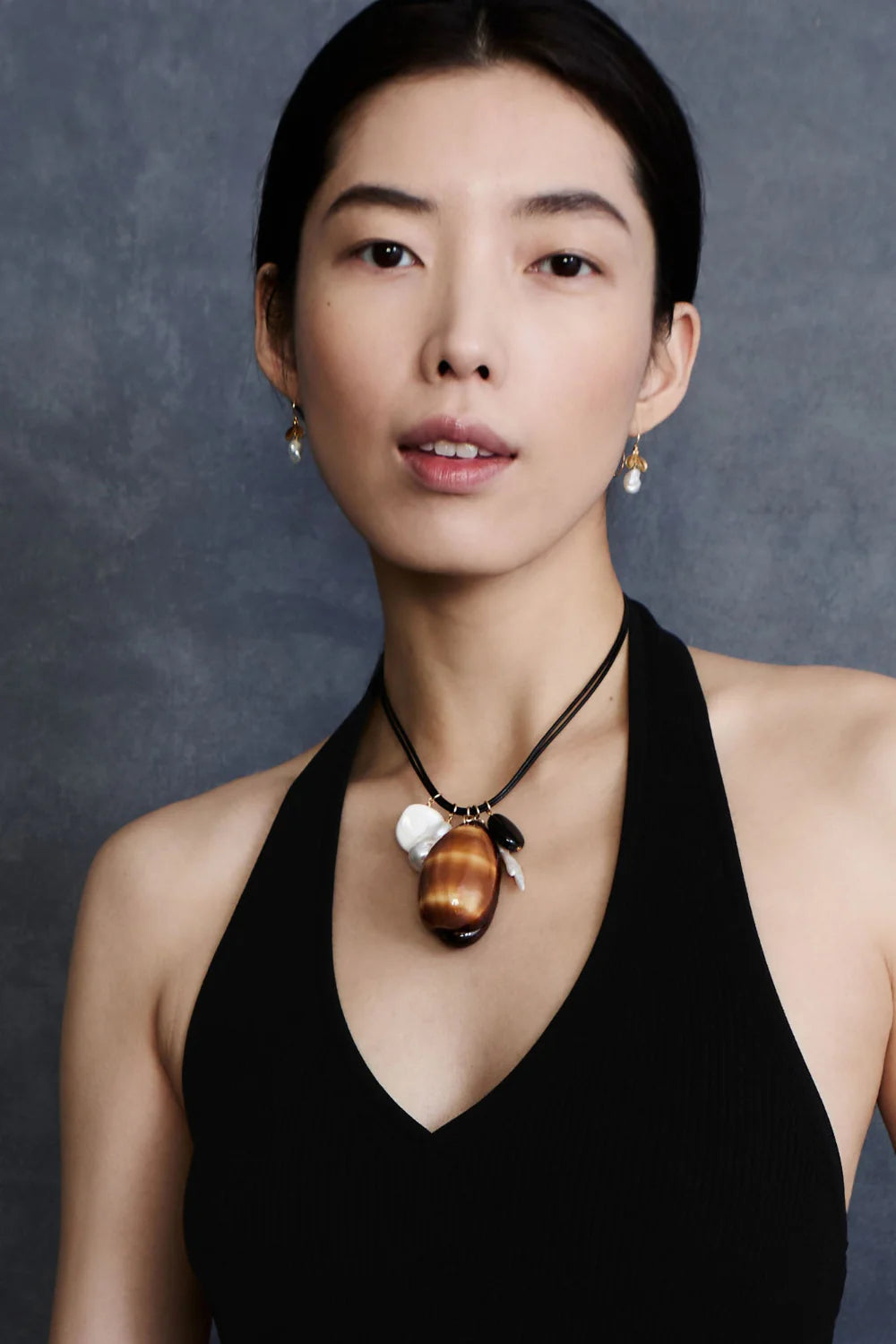 COWRIE LEATHER CHARM NECKLACE