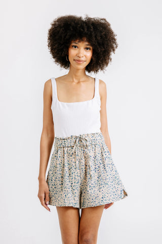 TRACK SHORTS IN SANDY FIELD FLOWER